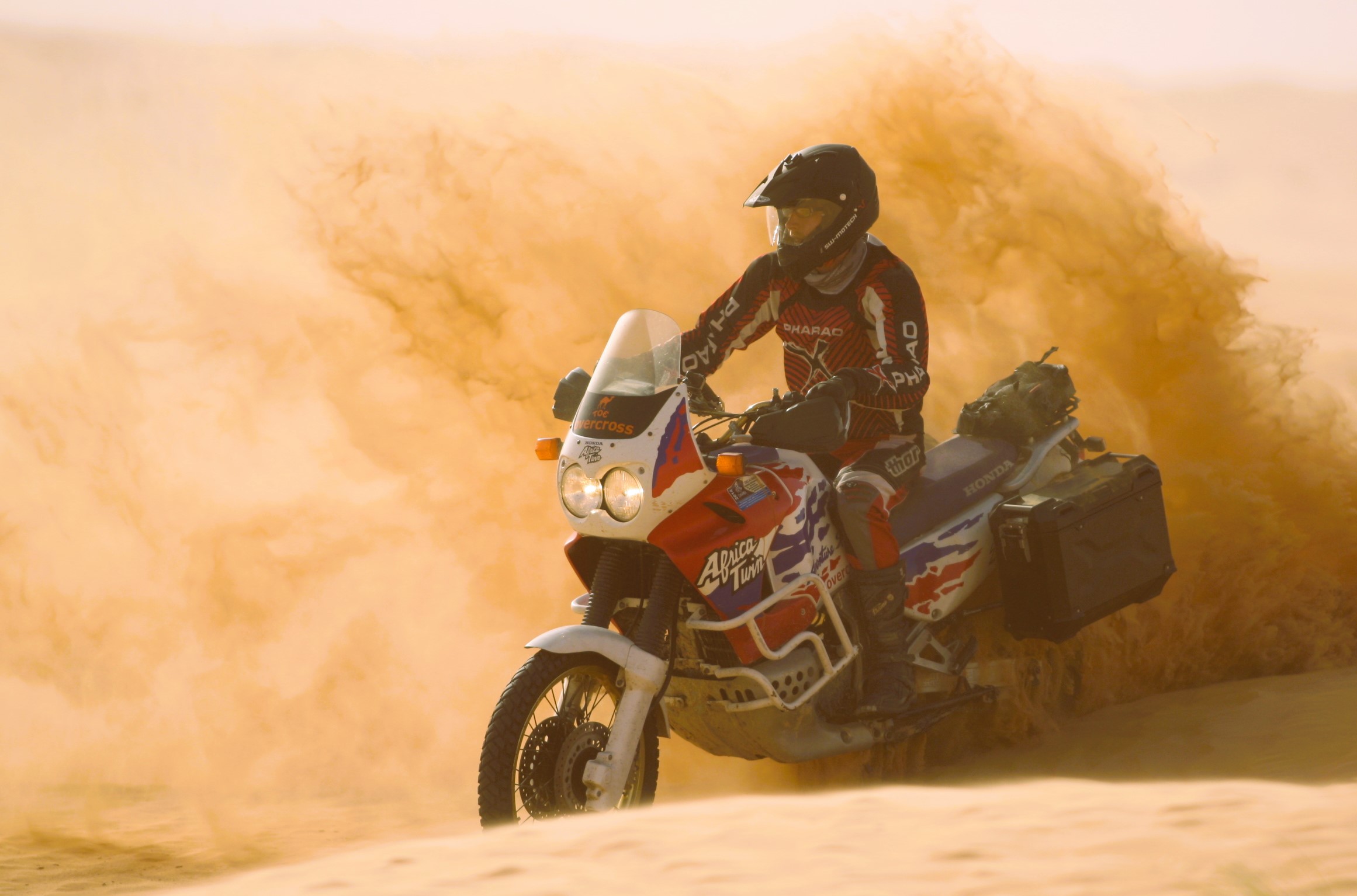 Die Oase Ksar Ghilane auf der HONDA AFRIKA TWIN  Enduro Tour durch Tunesien