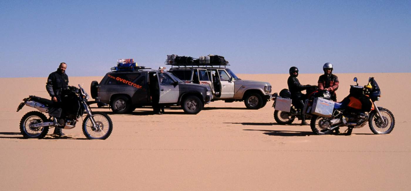 Libyen Expedition mit dem 4x4 und den Motorräder in der libyschen Sahara