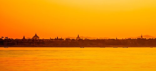 Uns erwarten faszinierende Lichtspiele beim Sonnenuntergang in Bagan