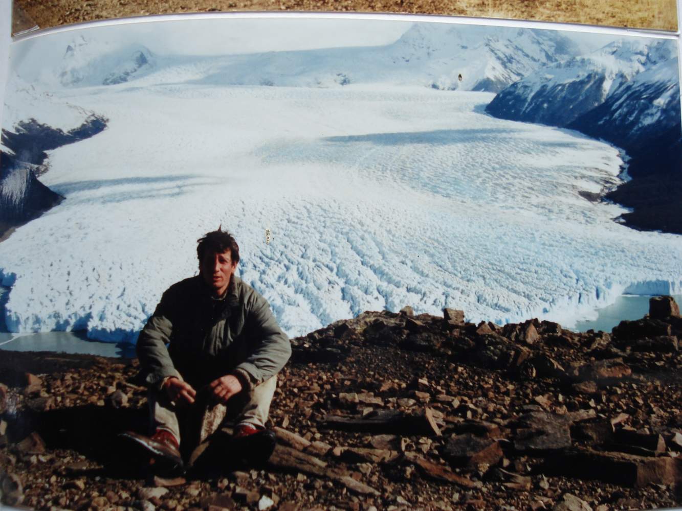 Chile Be&ouml;lkerung vor einem Gletscher