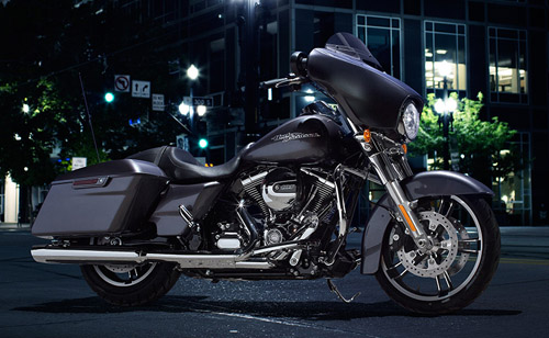 Mietmaschine Street Glide direkt bei OVERCROSS Buchbar