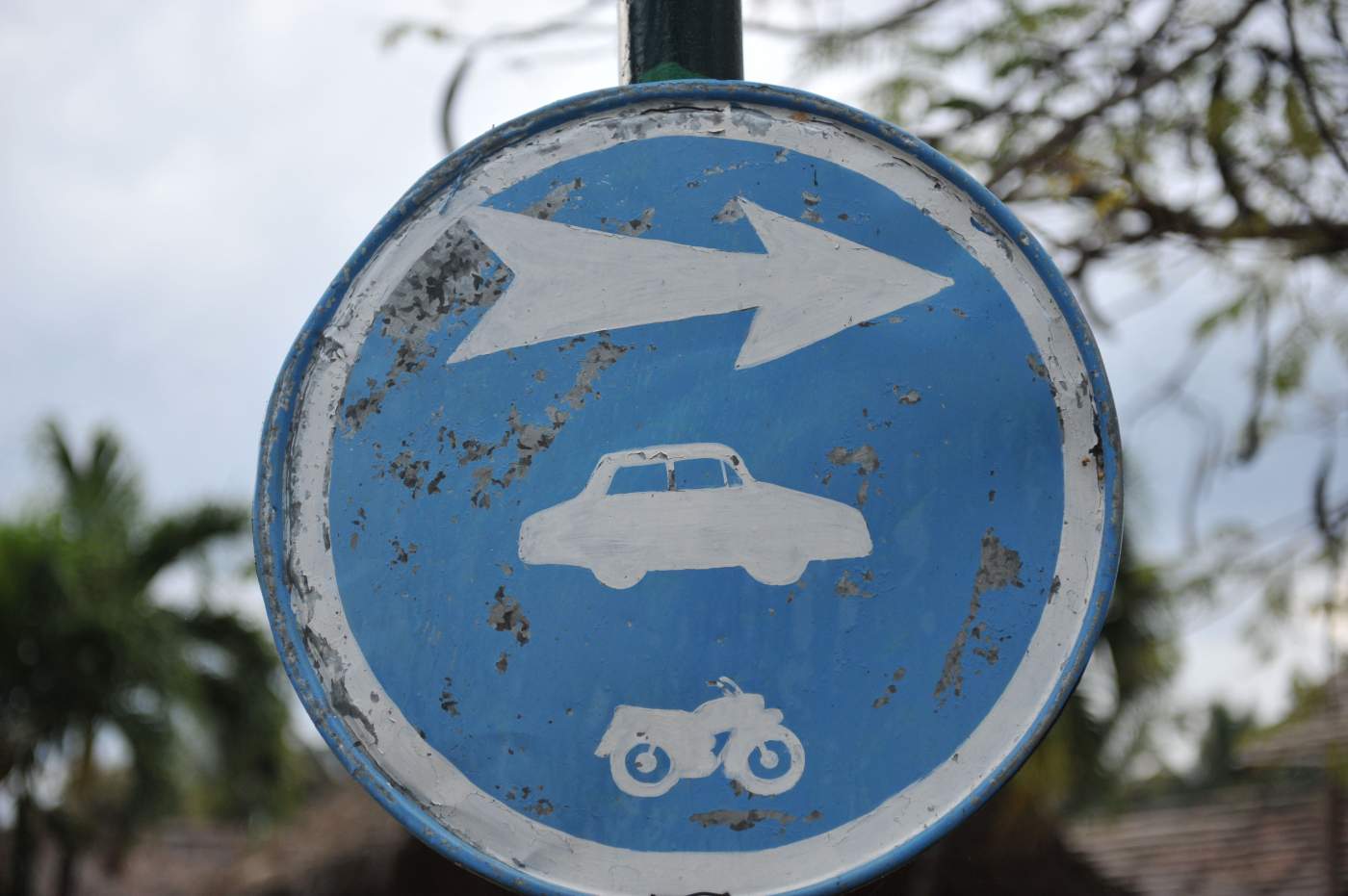 Stra&szlig;enschild in Guama