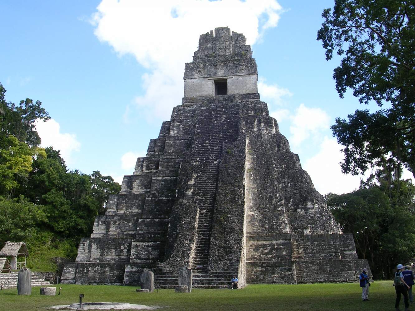 Mayastadt Tikal mit OVERCROSS Tour Operator